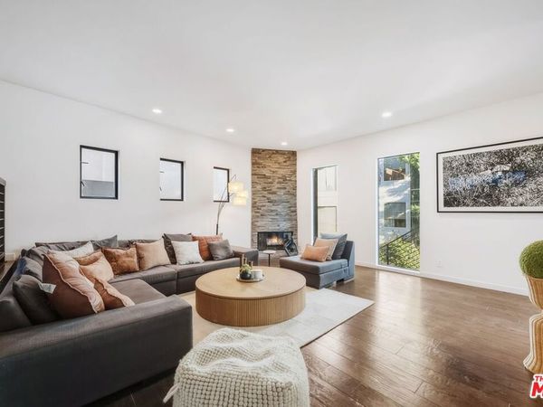 3601 Dixie Canyon Place , Sherman Oaks, CA 91423