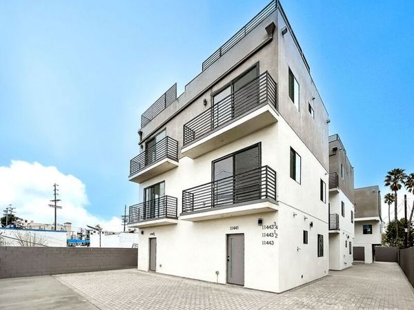 11443 Hatteras Street , North Hollywood, CA 91601