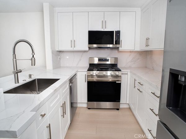 21650 Burbank , Unit 115, Woodland Hills, CA 91367