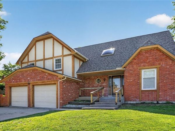 5751 Richards Circle, Shawnee, KS 66216