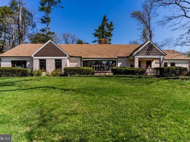 2301 A VALLEY ROAD, HARRISBURG, PA 17104