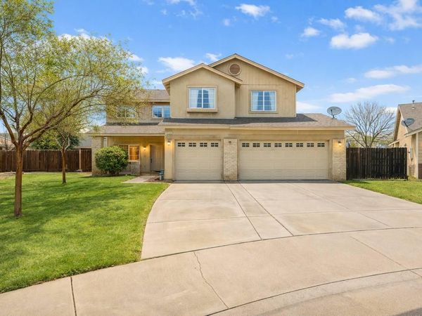 3232 N Zion Cir, Hanford, CA 93230