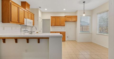 3232 N Zion Cir, Hanford, CA 93230 Photo