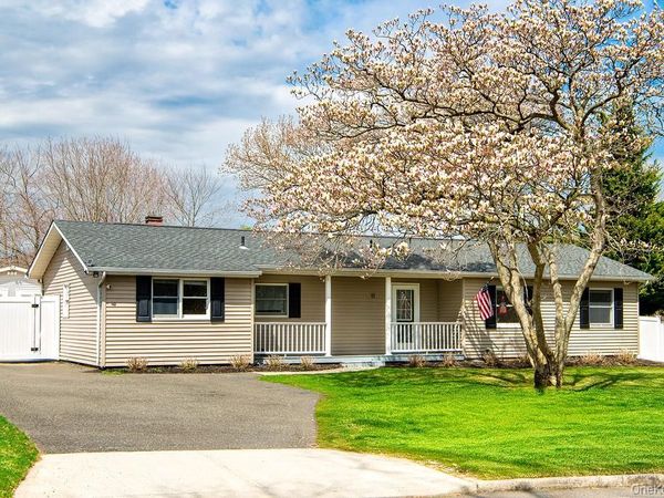 11 Akron Place , Shoreham, NY 11786