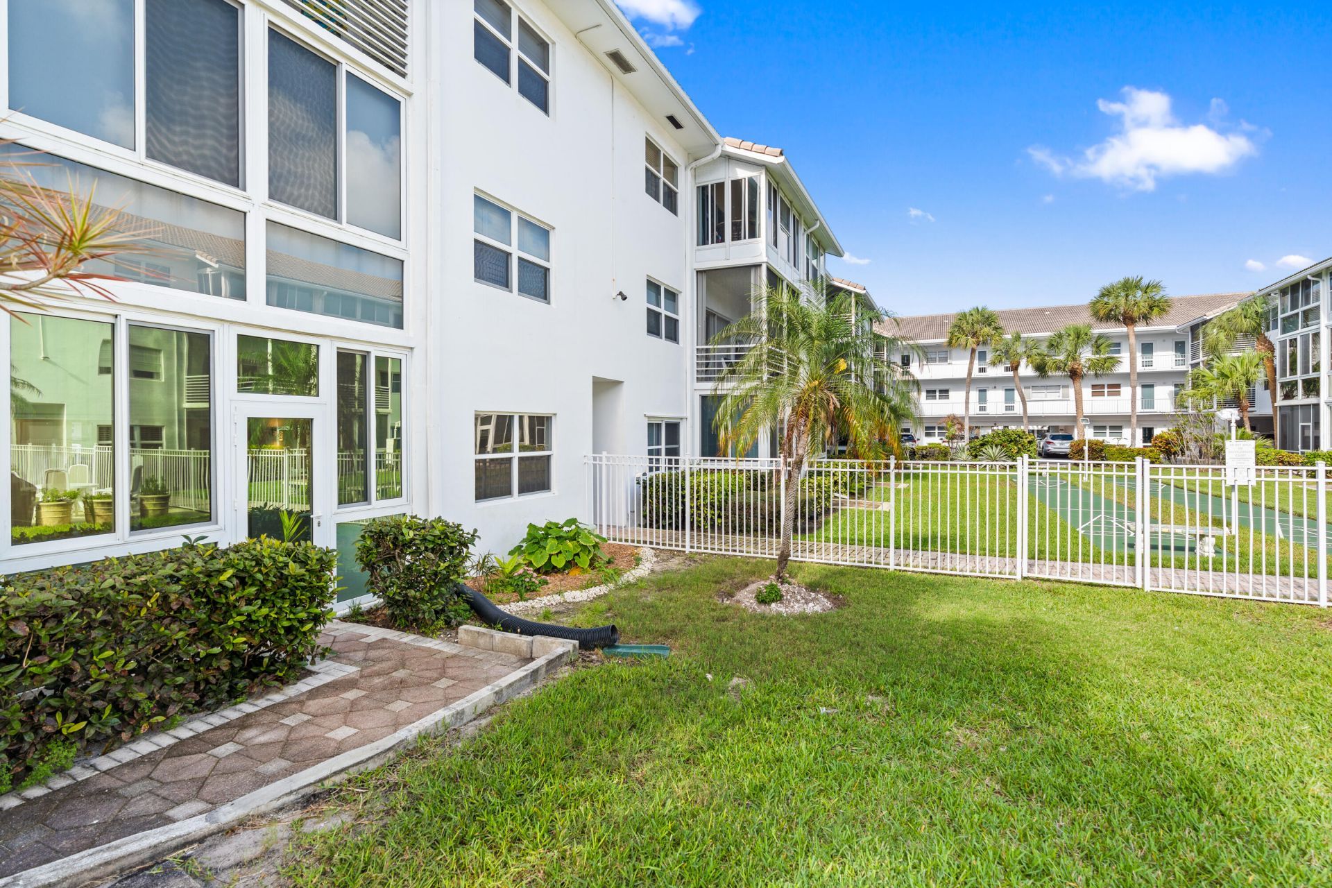 1461 S Ocean Boulevard, Unit 106, Lauderdale by the Sea, FL 33062 Photo