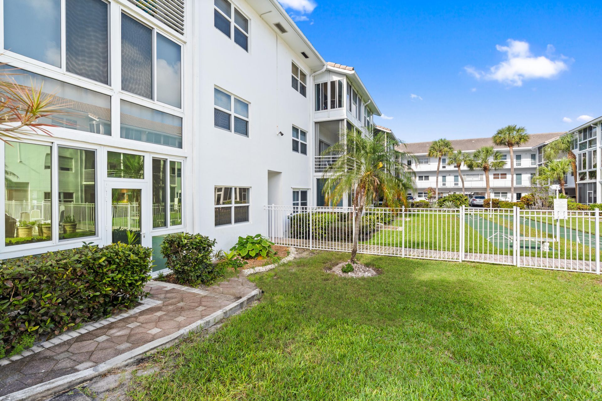 1461 S Ocean Boulevard, Unit 106, Lauderdale by the Sea, FL 33062 Photo