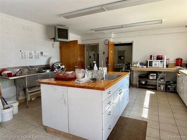 1717 E Sugnet Road , Midland, MI 48642