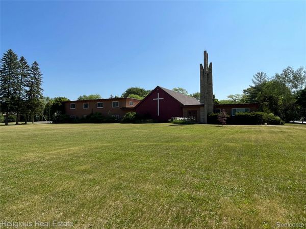 1717 E Sugnet Road, Midland, Mi 48642