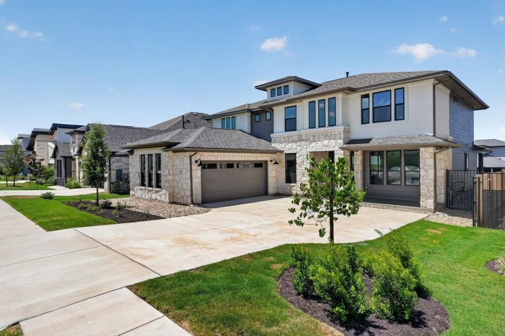 9204 The Ravine Way, Austin, TX 78744 Main Photo