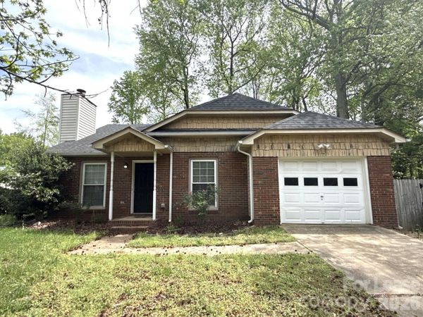 5919 Hunters Crossing Lane , Charlotte, NC 28215