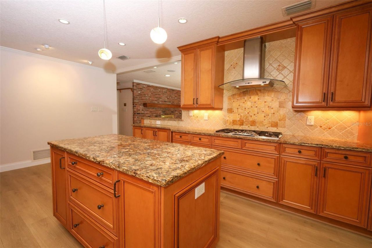 102 Pineview Circle, Altamonte Springs, FL 32714 Photo