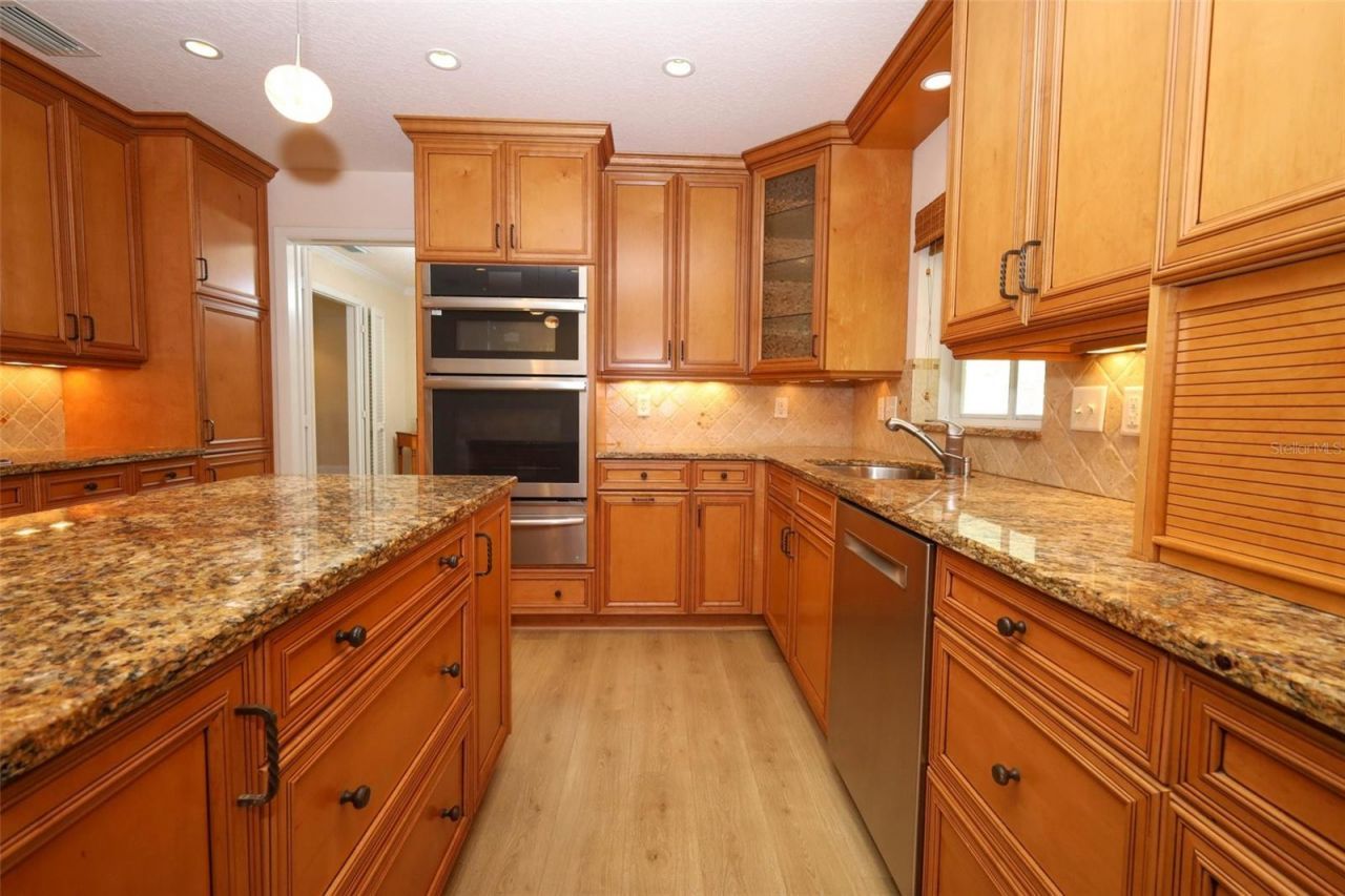 102 Pineview Circle, Altamonte Springs, FL 32714 Photo