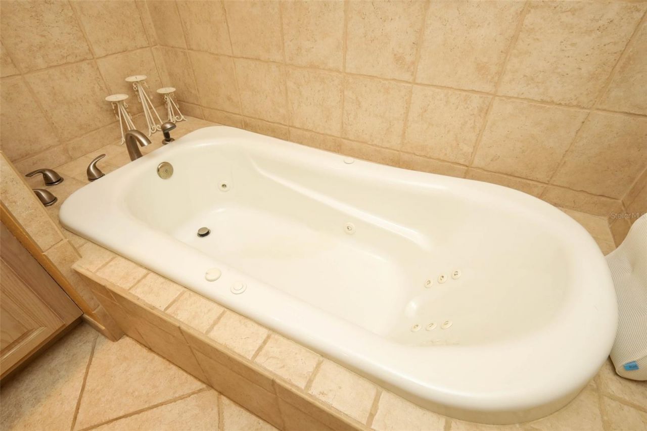 102 Pineview Circle, Altamonte Springs, FL 32714 Photo