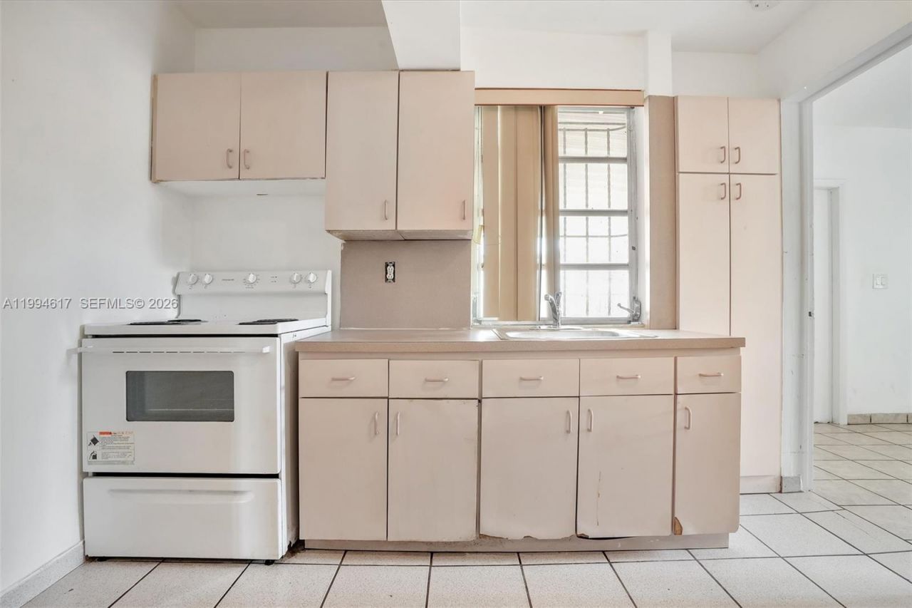 6810 SW 1st St, Miami, FL 33144 Photo