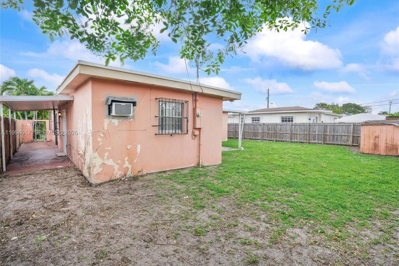 6810 SW 1st St, Miami, FL 33144 Photo