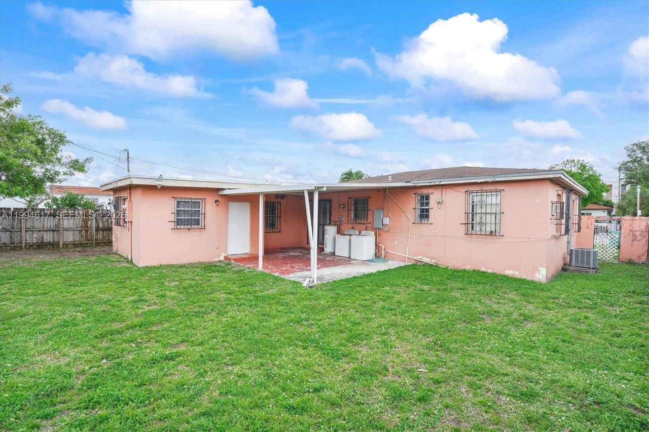 6810 SW 1st St, Miami, FL 33144 Photo