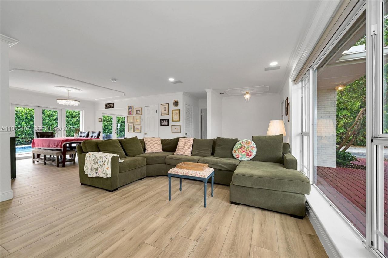 9370 SW 82nd St , Miami, FL 33173 Photo