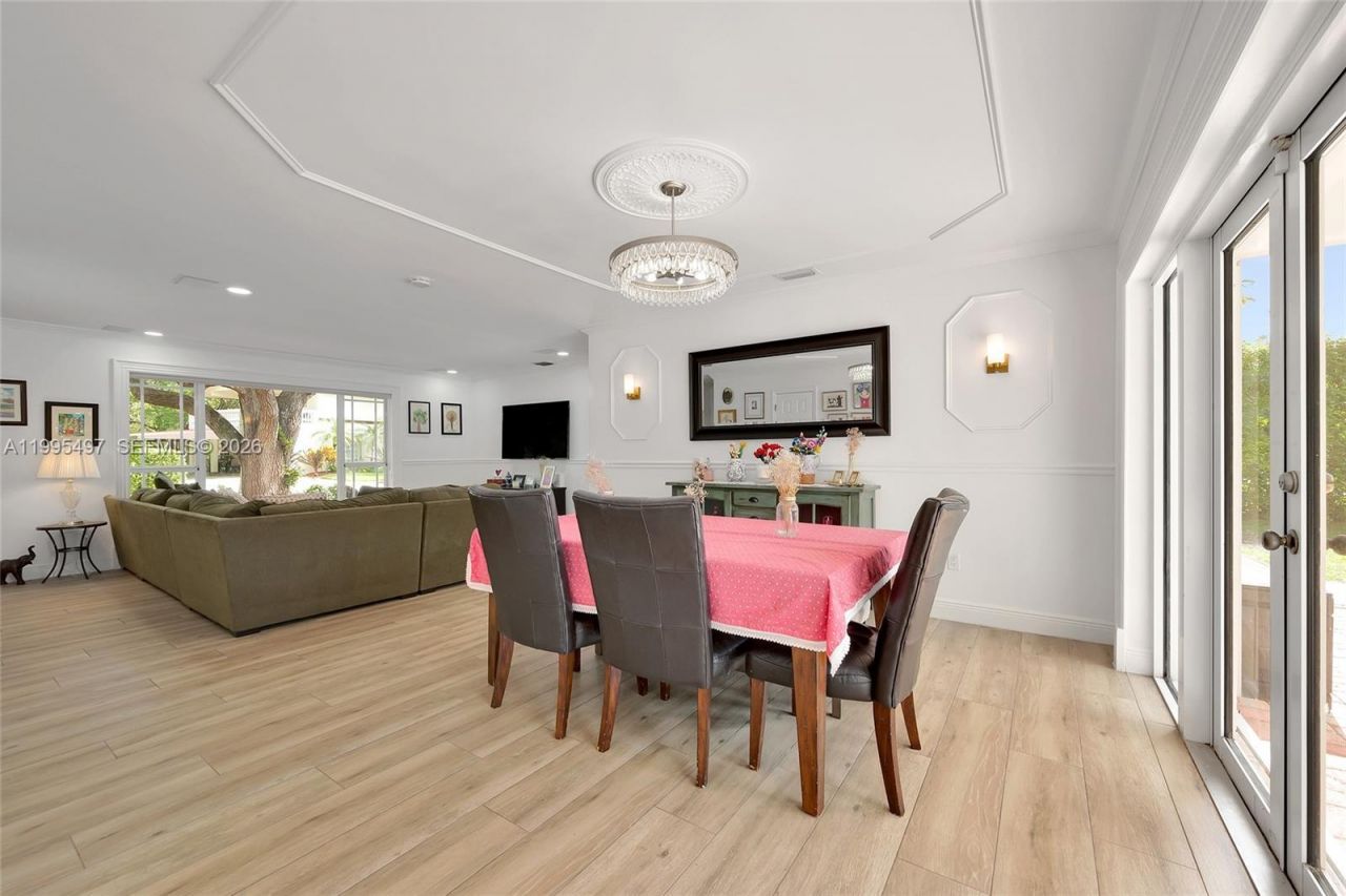 9370 SW 82nd St , Miami, FL 33173 Photo