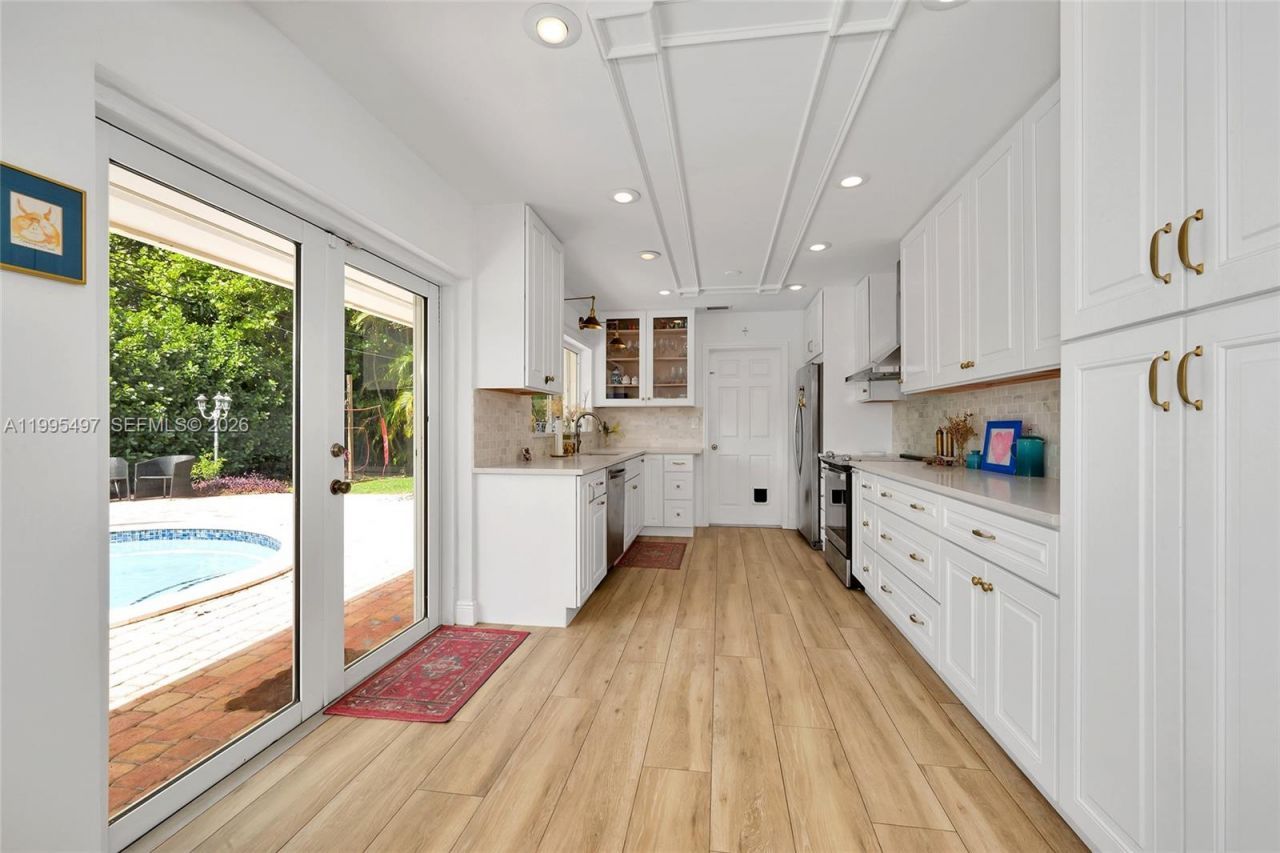 9370 SW 82nd St , Miami, FL 33173 Photo