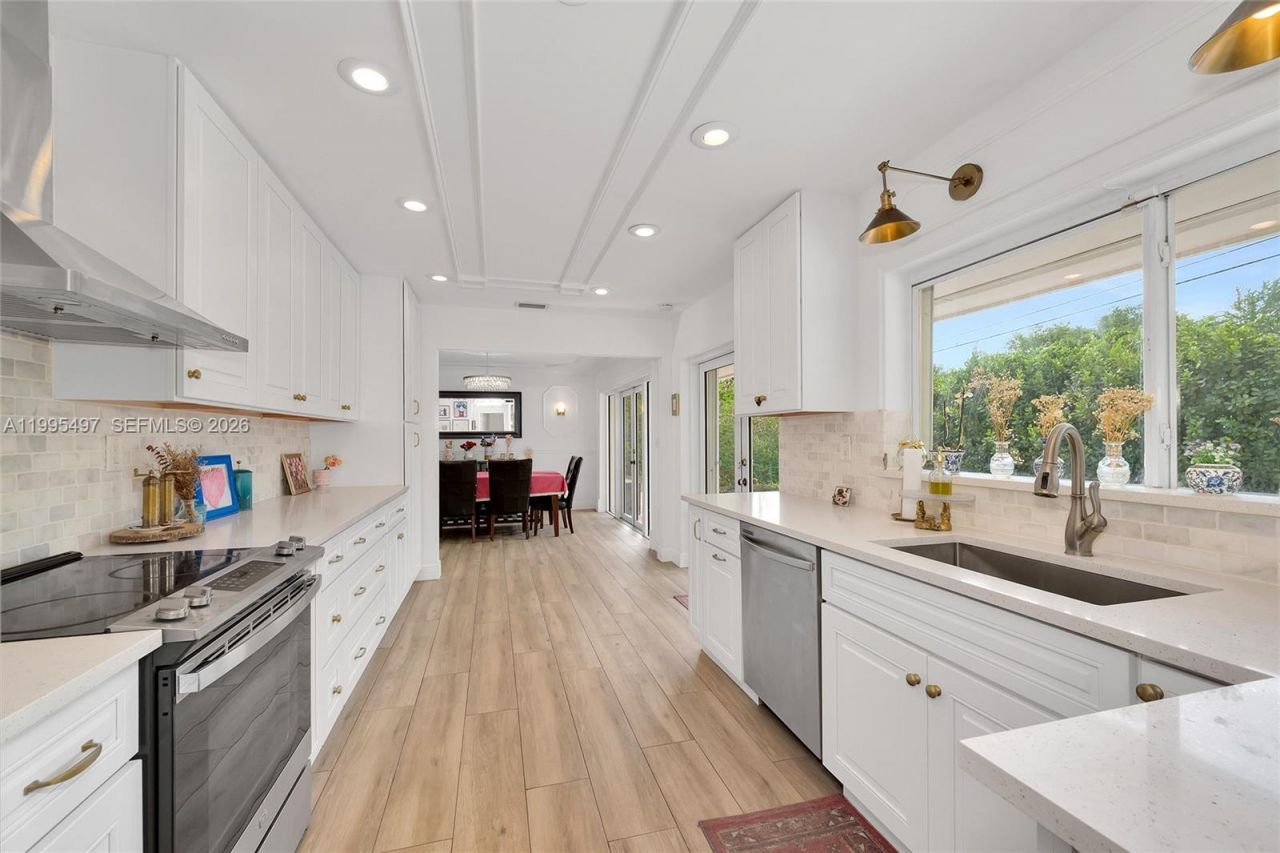 9370 SW 82nd St , Miami, FL 33173 Photo