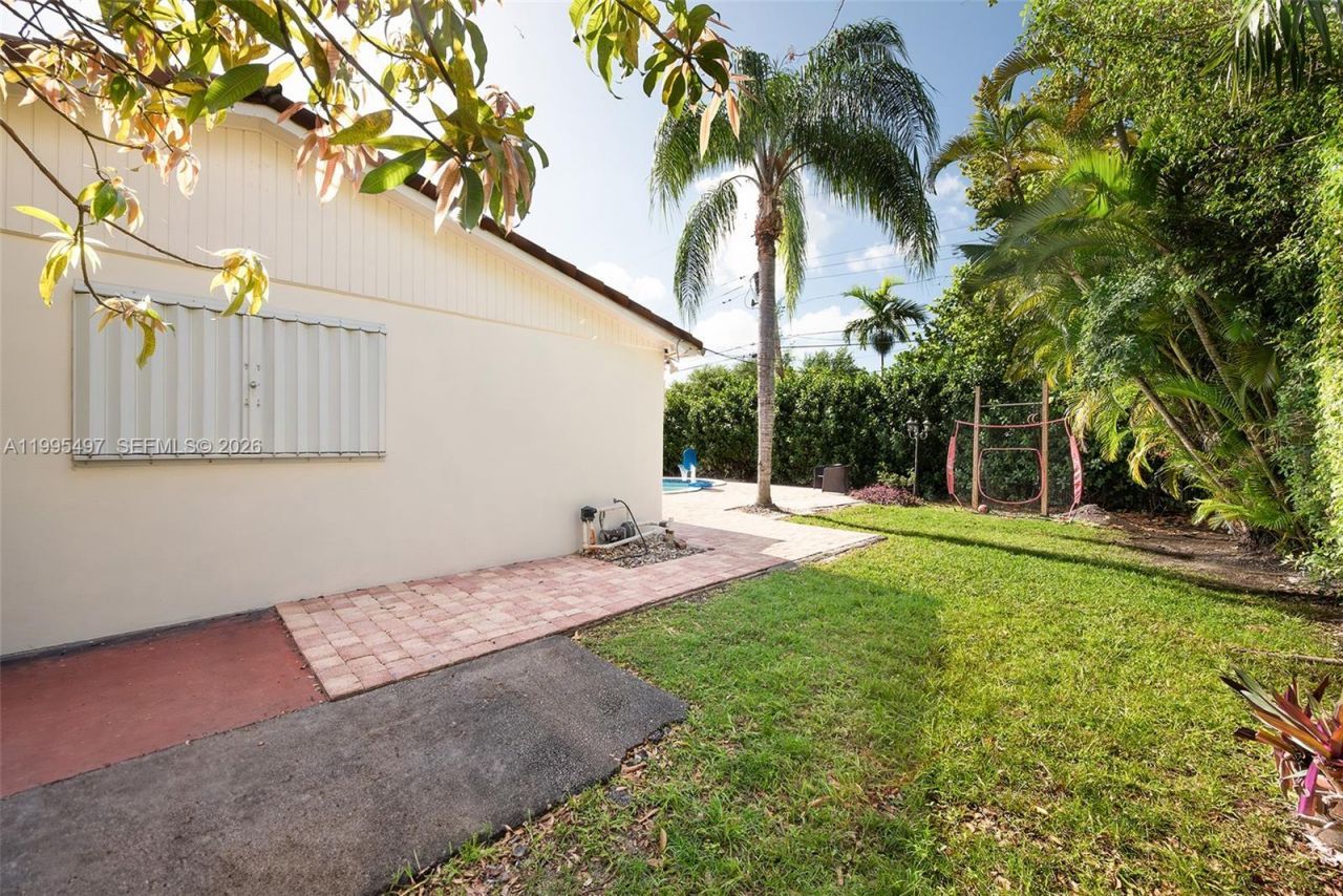 9370 SW 82nd St, Miami, FL 33173 Photo