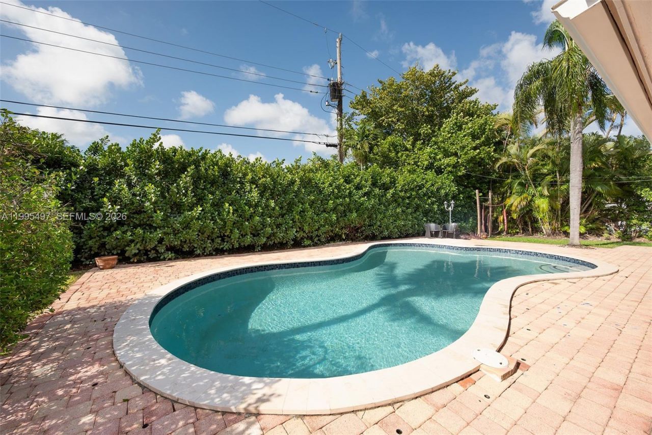 9370 SW 82nd St, Miami, FL 33173 Photo