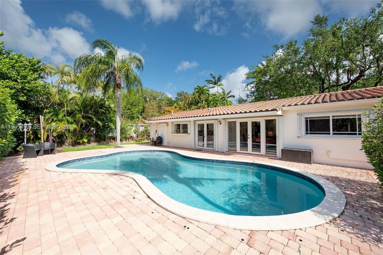 9370 SW 82nd St , Miami, FL 33173 Photo