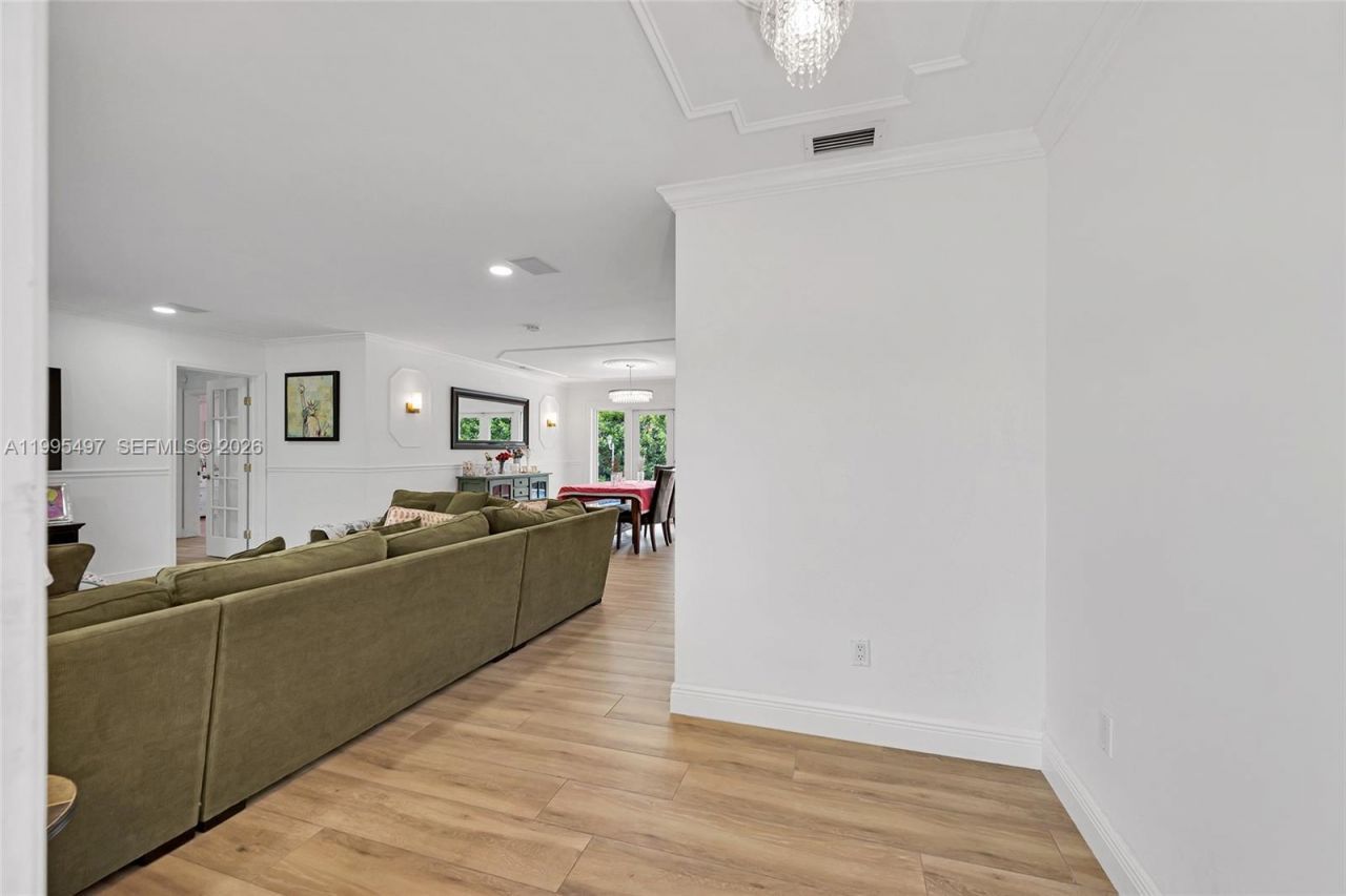 9370 SW 82nd St , Miami, FL 33173 Photo