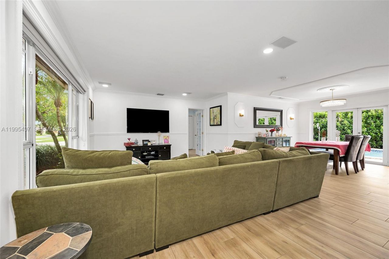 9370 SW 82nd St , Miami, FL 33173 Photo