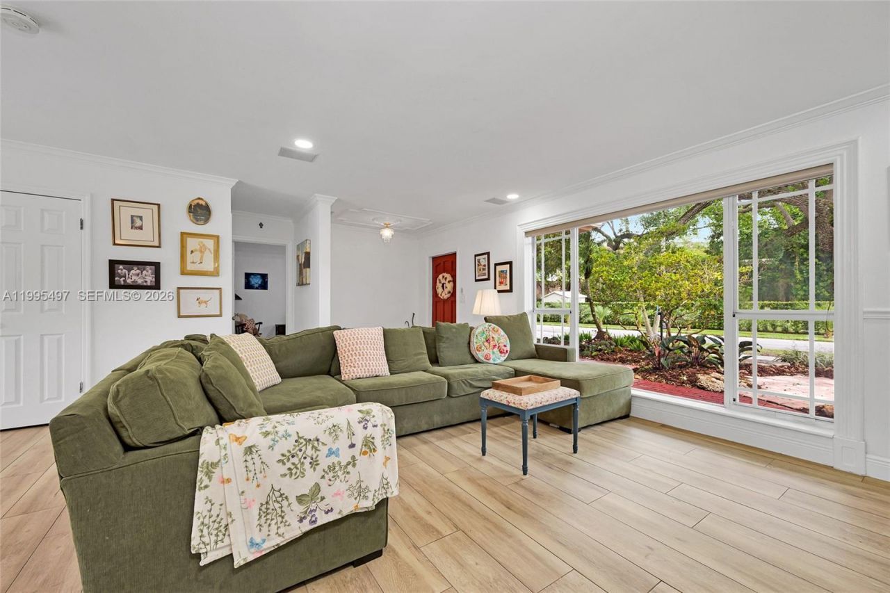 9370 SW 82nd St , Miami, FL 33173 Photo