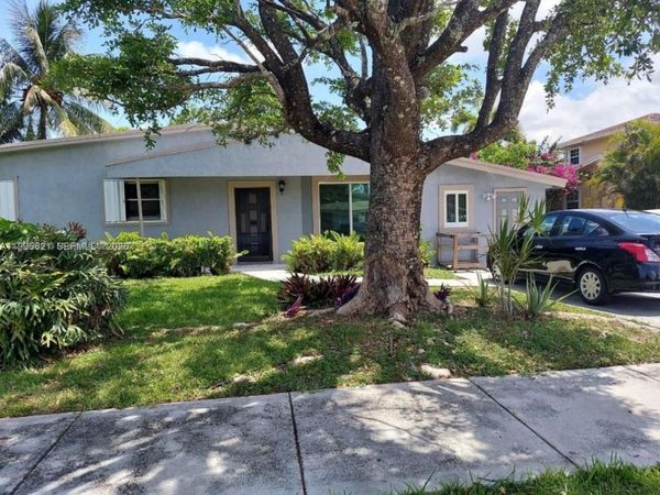 3830 SW 31st St, West Park, FL 33023