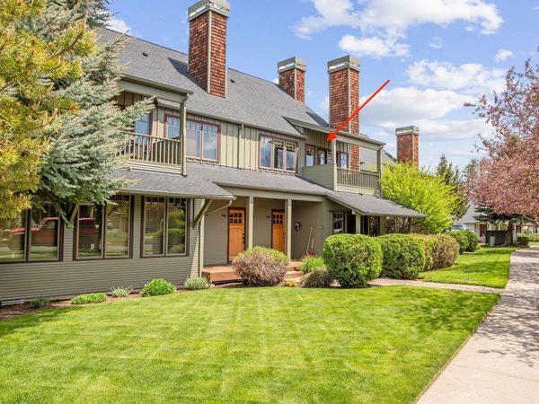 566 W Jefferson Avenue, Sisters, OR 97759