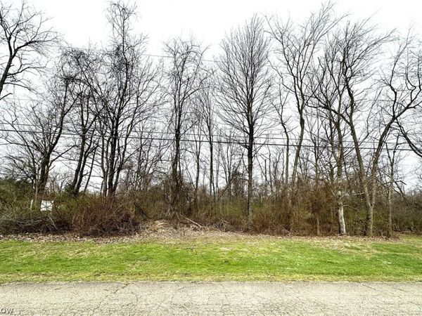 TBD Pinewood Drive, Weirton, WV 26062