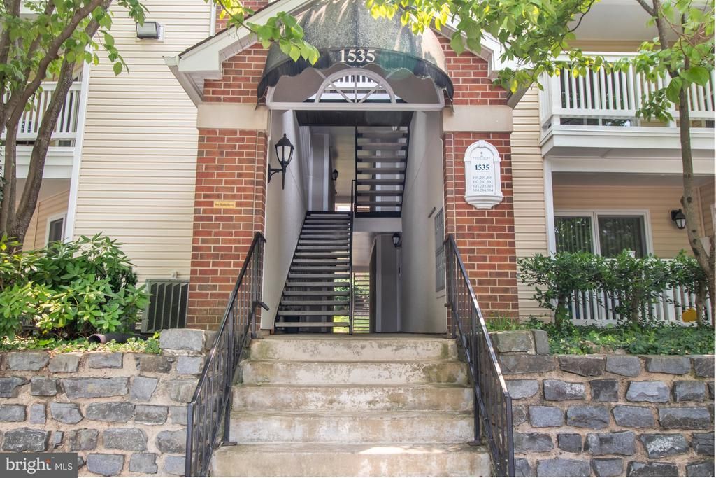 1535 Lincoln, Unit 301, McLean, VA 22102 Main Photo