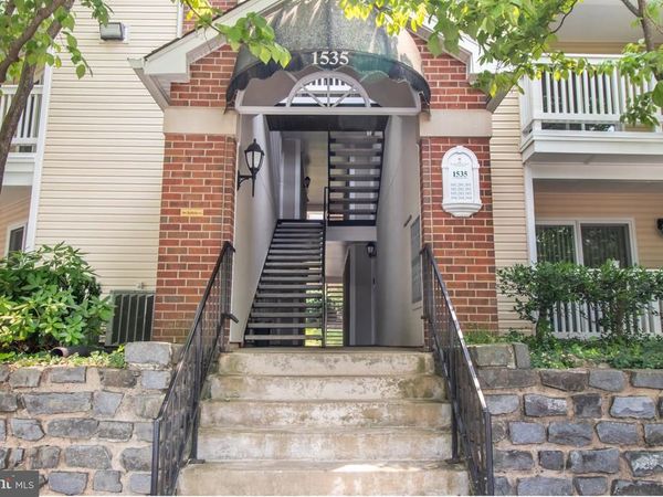 1535 LINCOLN, Unit 301, MCLEAN, VA 22102