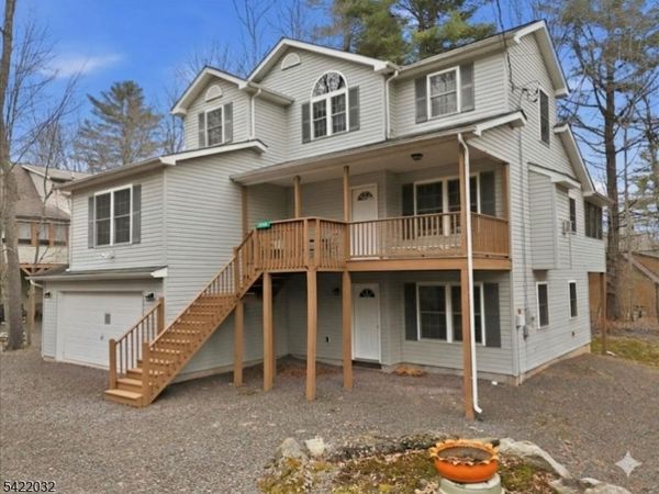 7225 Winnebago Dr, Pennsylvania, PA 18347