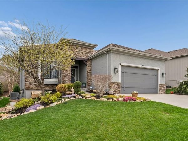 9853 Hollis Lane, Lenexa, KS 66227