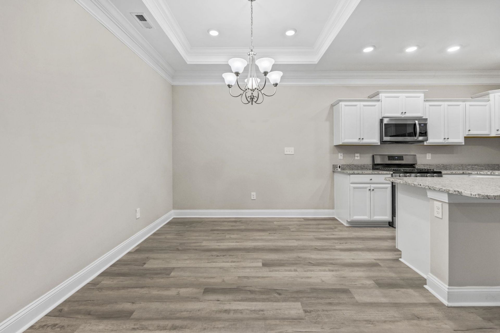 216 Je Edward Dr. Photo 7