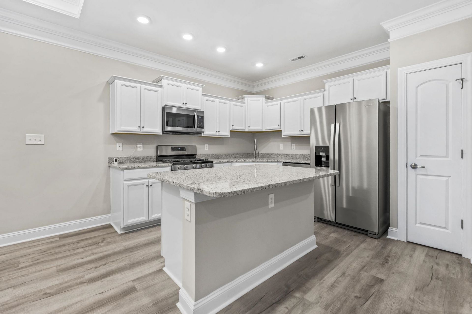 216 Je Edward Dr. Photo 8