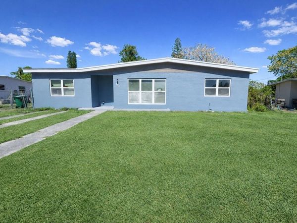 175 SE El Sito Court, Port St. Lucie, FL 34983