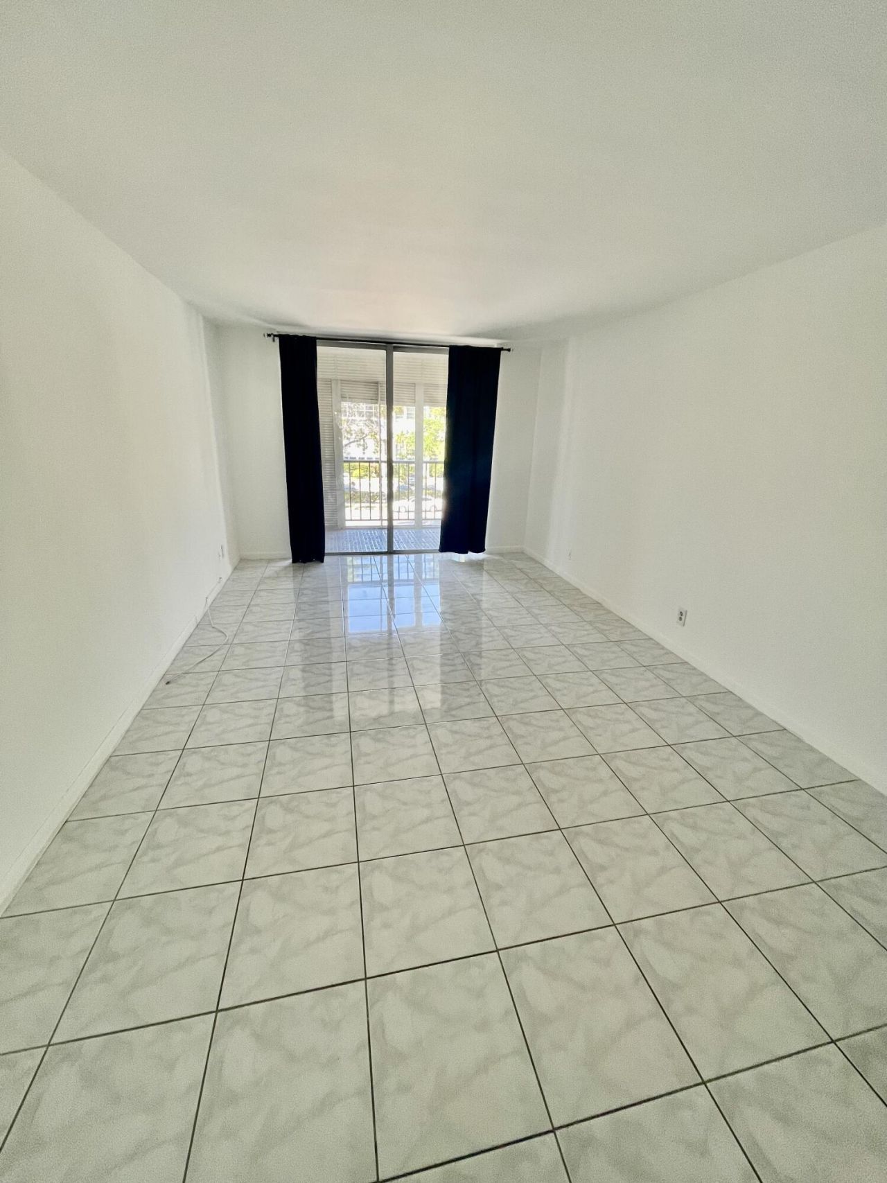 2000 Atlantic Shores Boulevard, Unit 306, Hallandale Beach, FL 33009 Photo