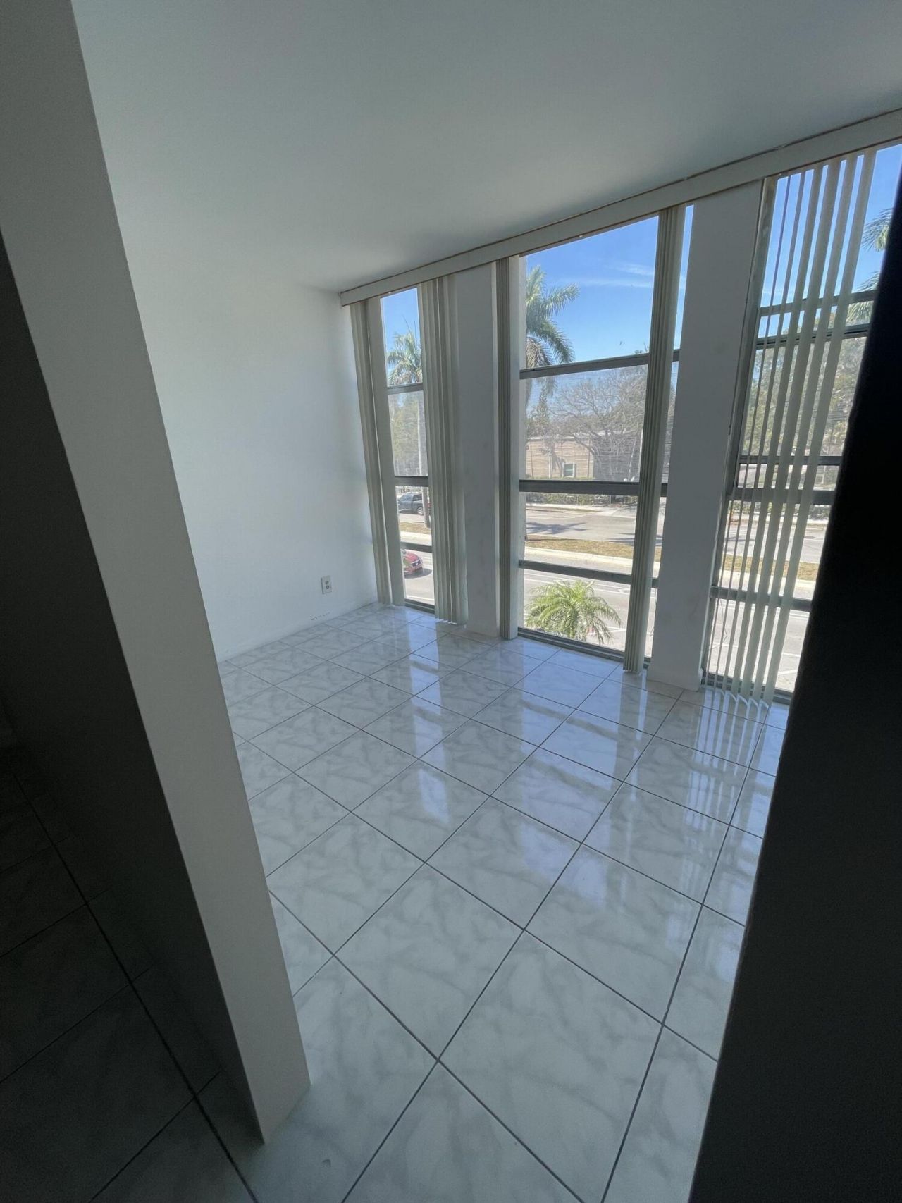 2000 Atlantic Shores Boulevard, Unit 306, Hallandale Beach, FL 33009 Photo