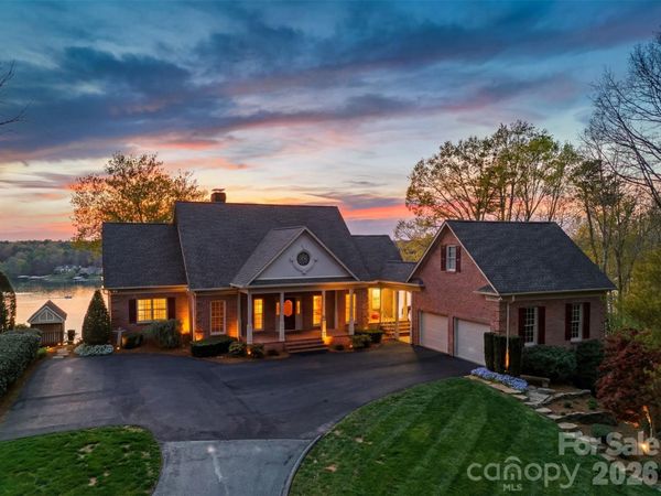 3820 8th Street Place NW, Hickory, NC 28601