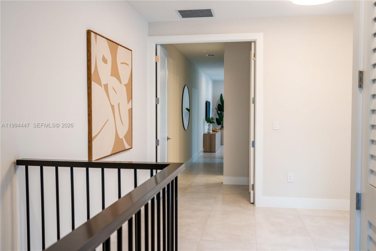 2745 SW 23rd Ter, Miami, FL 33145 Photo