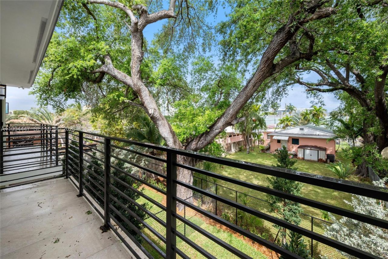 2745 SW 23rd Ter, Miami, FL 33145 Photo