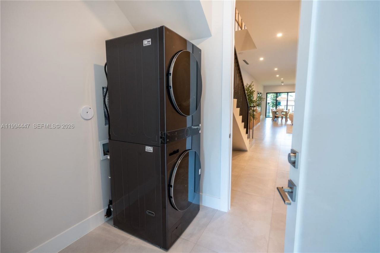 2745 SW 23rd Ter, Miami, FL 33145 Photo