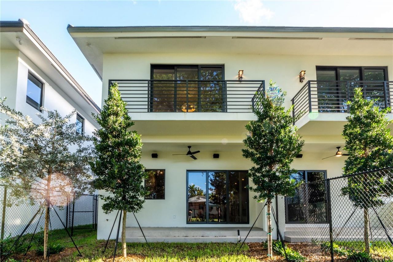 2745 SW 23rd Ter, Miami, FL 33145 Photo