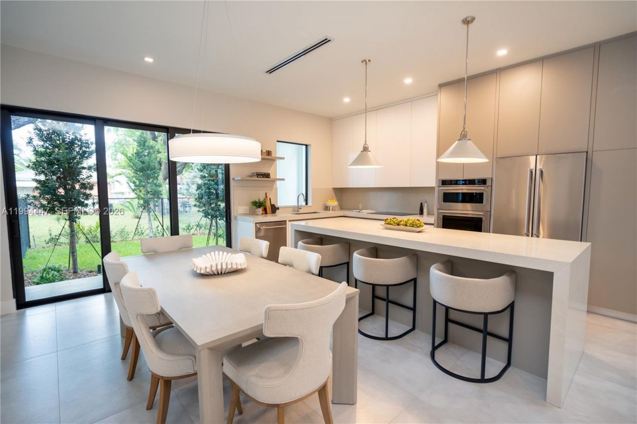 2745 SW 23rd Ter, Miami, FL 33145 Photo