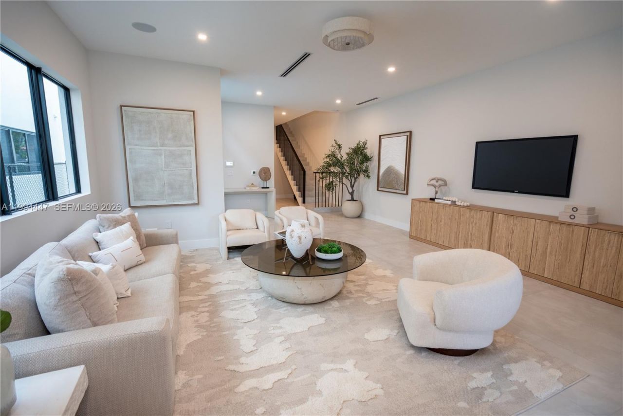 2745 SW 23rd Ter, Miami, FL 33145 Photo