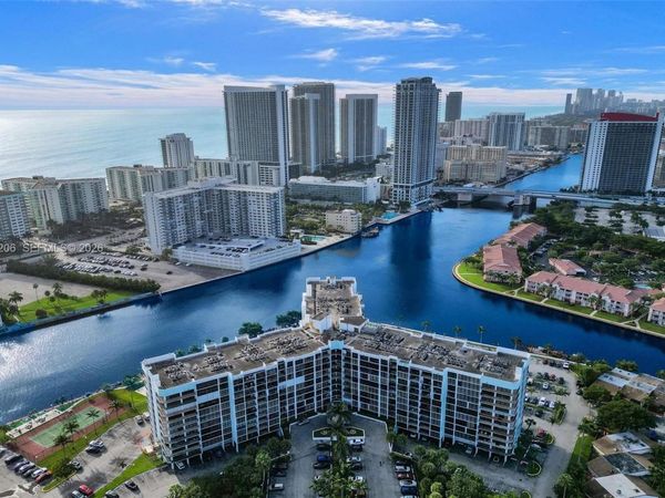 200 Leslie Dr , Unit 918, Hallandale Beach, FL 33009